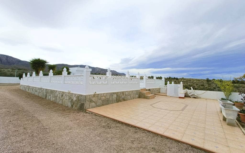 Chalet de 3 habitaciones en Albatera en venta con piscina - 259.950 € (Ref: 9503053)