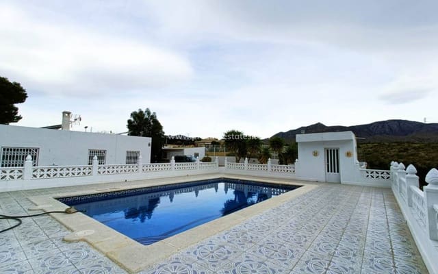 Chalet de 3 habitaciones en Albatera en venta con piscina - 259.950 € (Ref: 9503053)