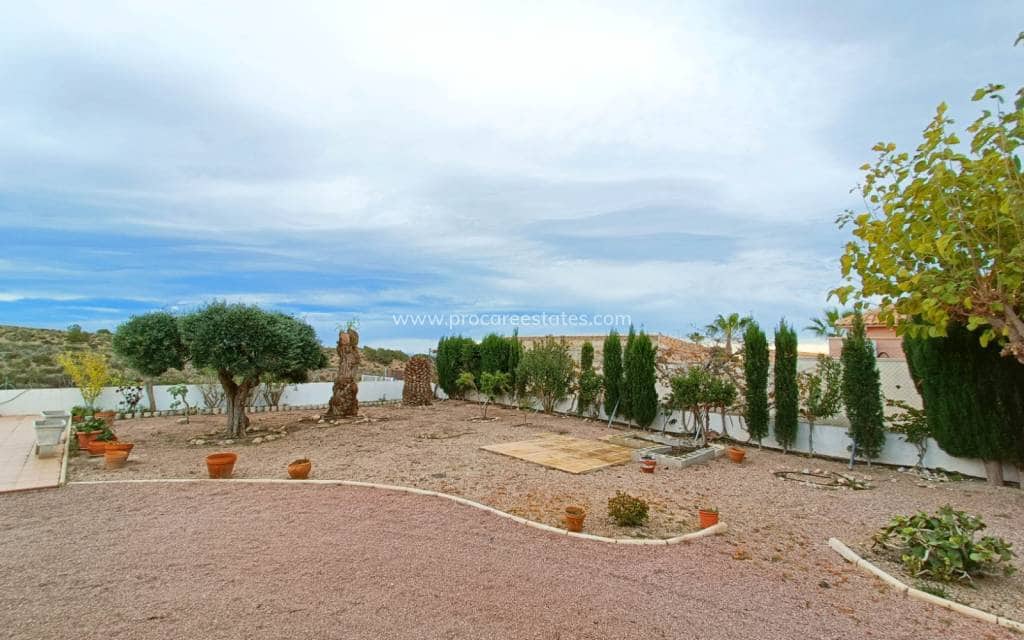 Chalet de 3 habitaciones en Albatera en venta con piscina - 259.950 € (Ref: 9503053)