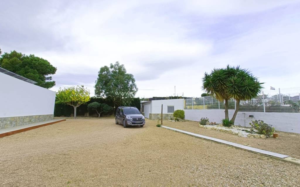 Chalet de 3 habitaciones en Albatera en venta con piscina - 259.950 € (Ref: 9503053)