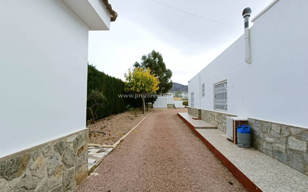 Chalet de 3 habitaciones en Albatera en venta con piscina - 259.950 € (Ref: 9503053)