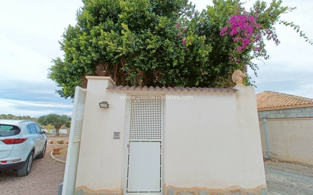 Chalet de 3 habitaciones en Albatera en venta con piscina - 259.950 € (Ref: 9503053)