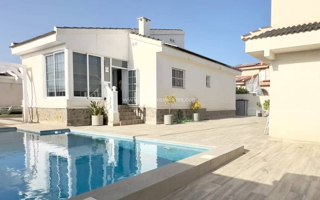 4 slaapkamer Villa te koop in Lo Pepin met zwembad - € 450.000 (Ref: 9503063)