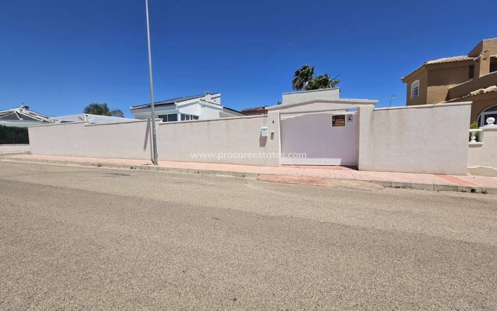 4 slaapkamer Villa te koop in Lo Pepin met zwembad - € 450.000 (Ref: 9503063)