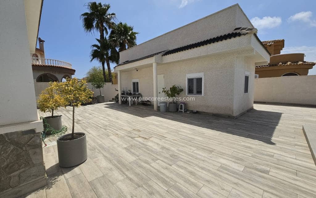 4 slaapkamer Villa te koop in Lo Pepin met zwembad - € 450.000 (Ref: 9503063)