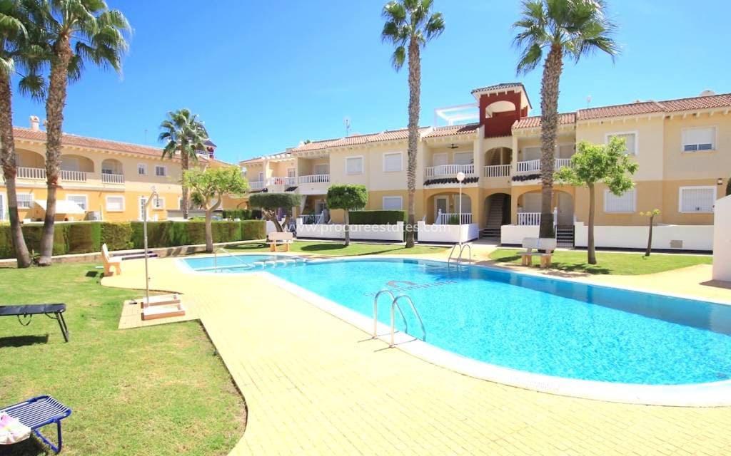 2 makuuhuone Omakotitalo myytävänä paikassa Dona Pepa - 225 000 € (Ref: 9503065)