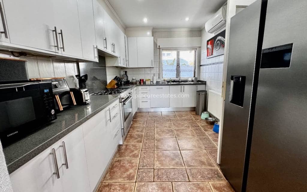 4 makuuhuone Huvila myytävänä paikassa Ciudad Quesada mukana uima-altaan - 650 000 € (Ref: 9503066)