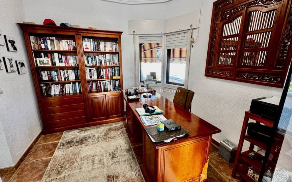 4 makuuhuone Huvila myytävänä paikassa Ciudad Quesada mukana uima-altaan - 650 000 € (Ref: 9503066)