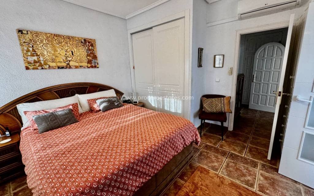 4 makuuhuone Huvila myytävänä paikassa Ciudad Quesada mukana uima-altaan - 650 000 € (Ref: 9503066)