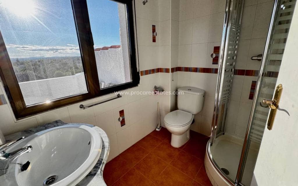 4 makuuhuone Huvila myytävänä paikassa Ciudad Quesada mukana uima-altaan - 650 000 € (Ref: 9503066)