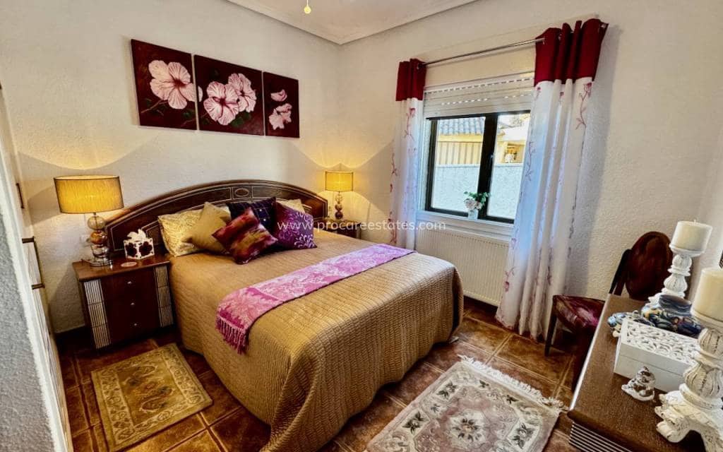 4 makuuhuone Huvila myytävänä paikassa Ciudad Quesada mukana uima-altaan - 650 000 € (Ref: 9503066)