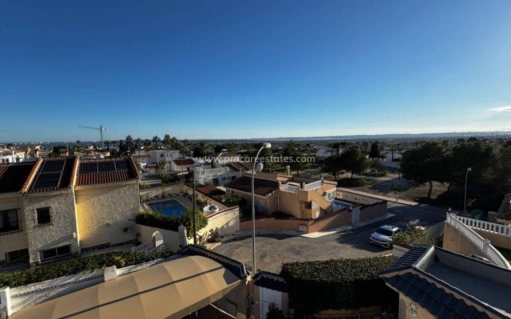 4 makuuhuone Huvila myytävänä paikassa Ciudad Quesada mukana uima-altaan - 650 000 € (Ref: 9503066)