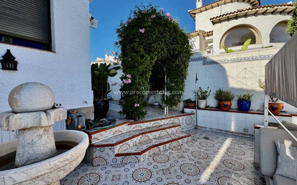 4 makuuhuone Huvila myytävänä paikassa Ciudad Quesada mukana uima-altaan - 650 000 € (Ref: 9503066)