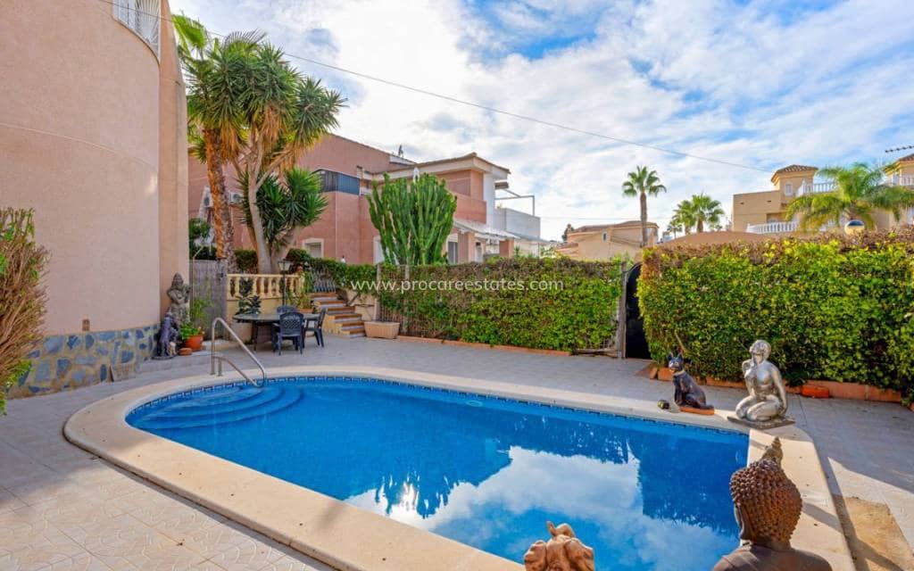 2 soverom Villa til salgs i Ciudad Quesada med svømmebasseng - € 325 000 (Ref: 9503067)