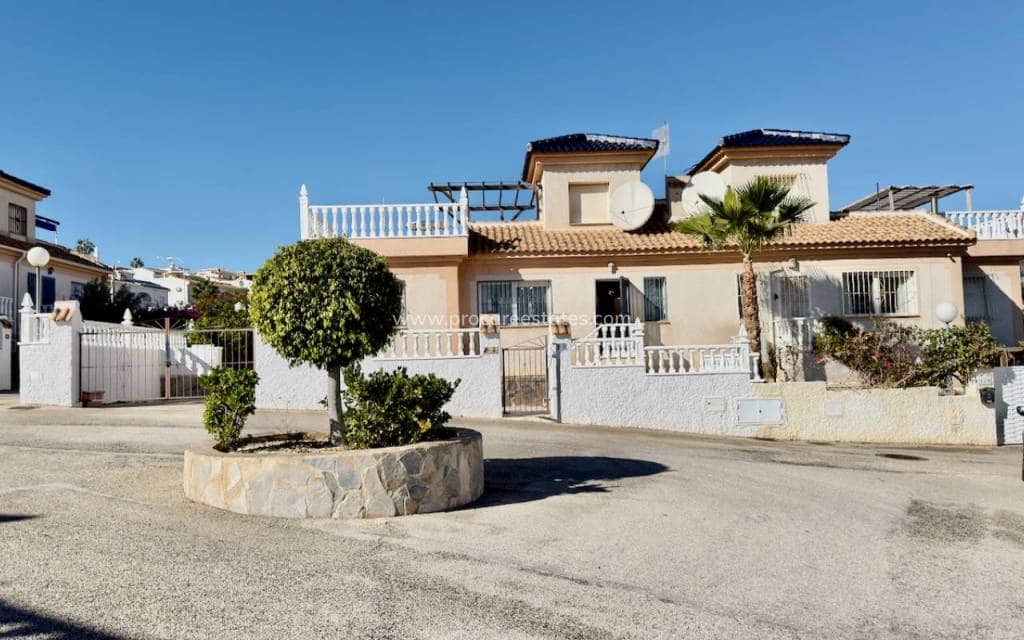 3 makuuhuone Huvila myytävänä paikassa Ciudad Quesada mukana uima-altaan - 200 000 € (Ref: 9503070)