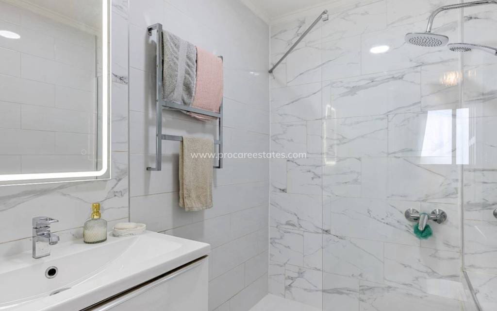 2 bedroom Villa for sale in Ciudad Quesada with pool - € 195,000 (Ref: 9503073)