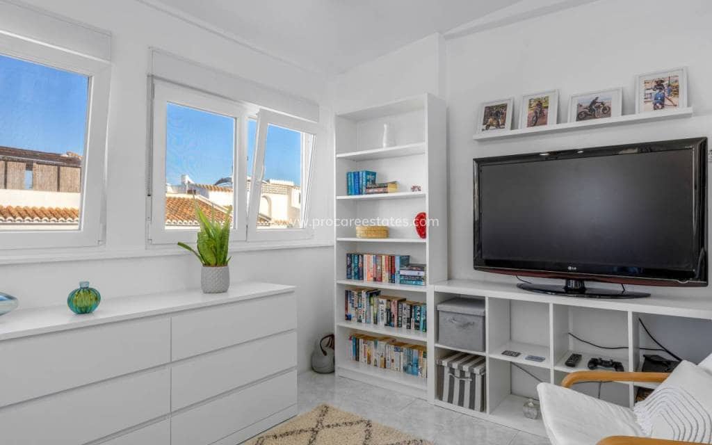 2 bedroom Villa for sale in Ciudad Quesada with pool - € 195,000 (Ref: 9503073)