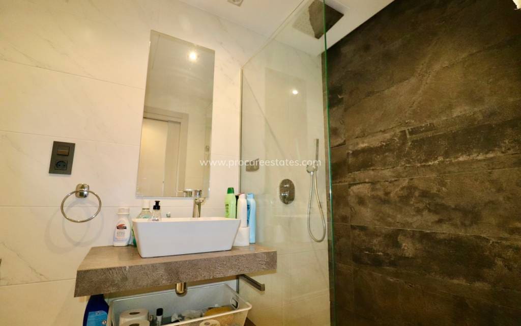 3 sovrum Lägenhet till salu i Guardamar del Segura med pool garage - 269 500 € (Ref: 9618459)