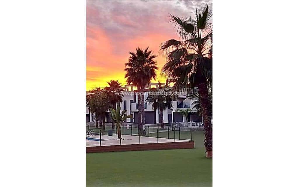 3 sovrum Lägenhet till salu i Guardamar del Segura med pool garage - 269 500 € (Ref: 9618459)