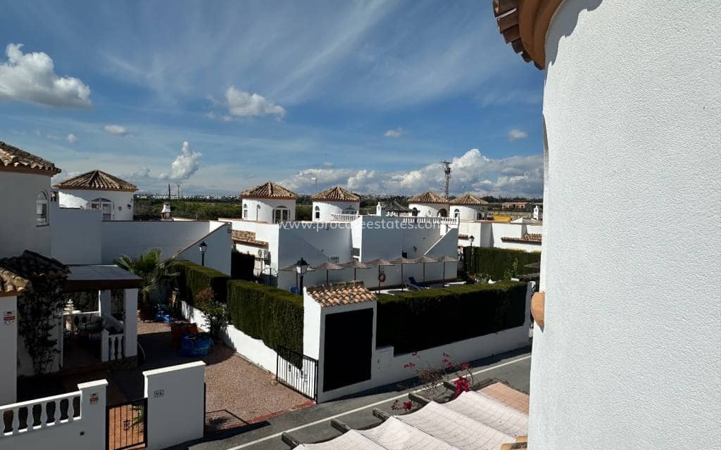 3 makuuhuone Huvila myytävänä paikassa El Raso mukana uima-altaan - 220 000 € (Ref: 9672152)