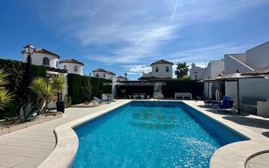 3 makuuhuone Huvila myytävänä paikassa El Raso mukana uima-altaan - 220 000 € (Ref: 9672152)