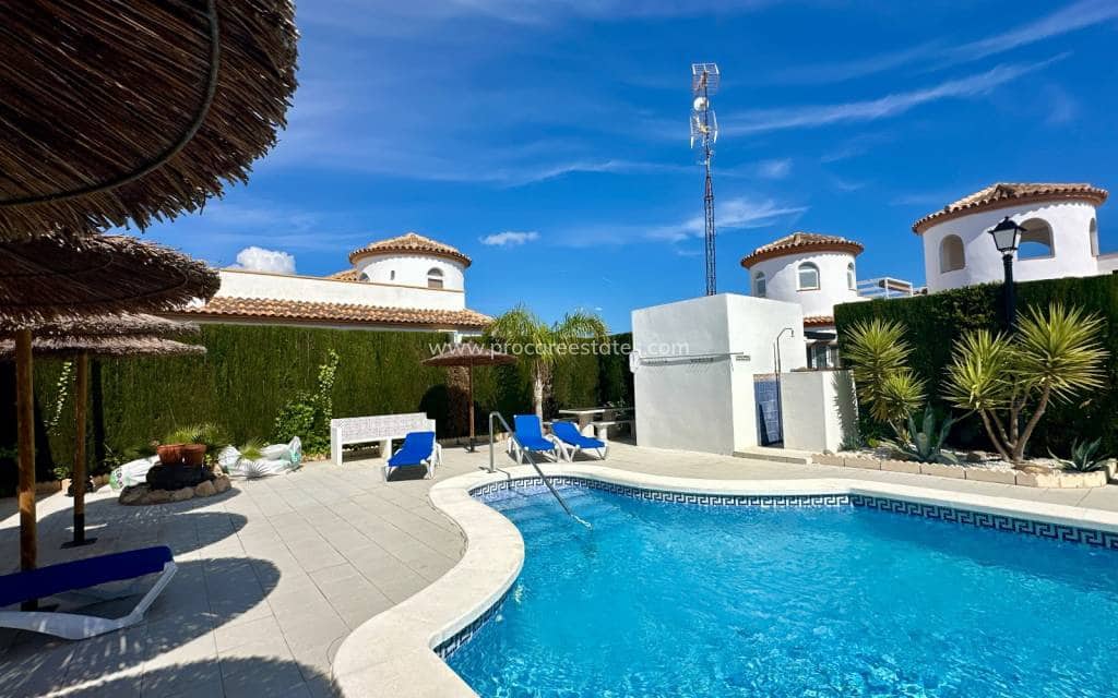 3 makuuhuone Huvila myytävänä paikassa El Raso mukana uima-altaan - 220 000 € (Ref: 9672152)