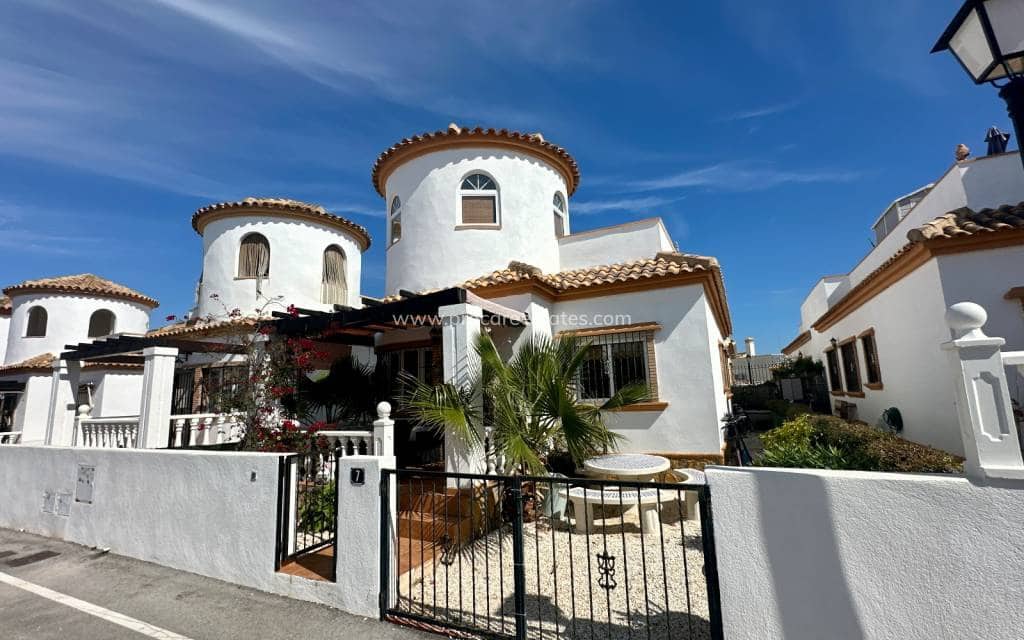 3 makuuhuone Huvila myytävänä paikassa El Raso mukana uima-altaan - 220 000 € (Ref: 9672152)