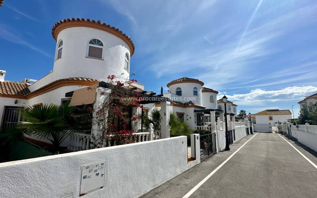 3 makuuhuone Huvila myytävänä paikassa El Raso mukana uima-altaan - 220 000 € (Ref: 9672152)