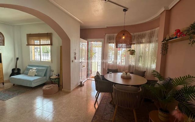 3 Zimmer Villa zu verkaufen in El Raso, Guardamar del Segura mit Pool - 220.000 € (Ref: 9672152)