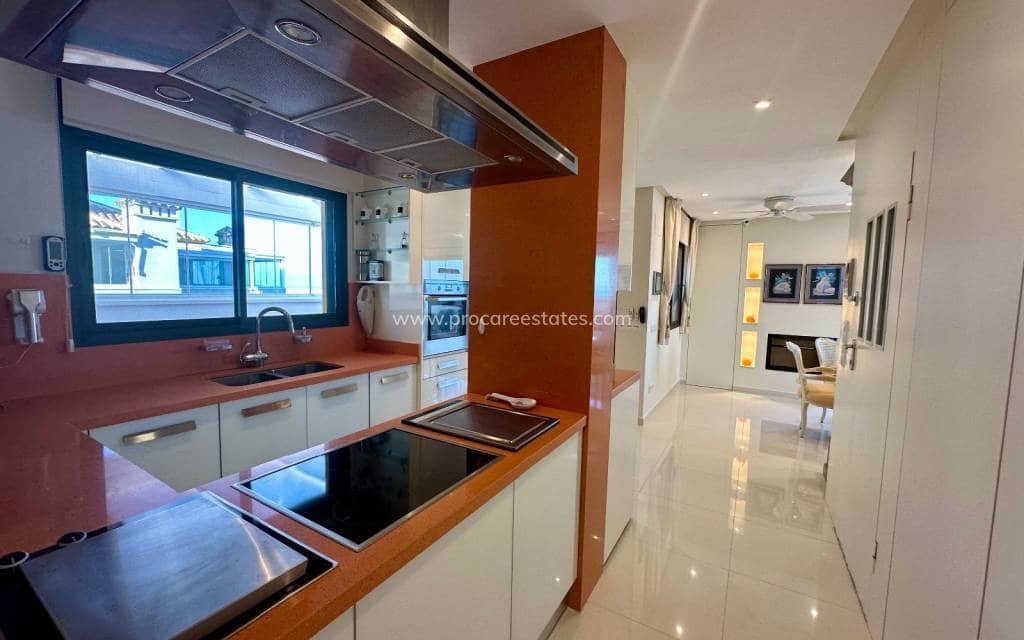 2 soveværelse Lejlighed til salg i Guardamar del Segura med swimmingpool - € 470.000 (Ref: 9709073)