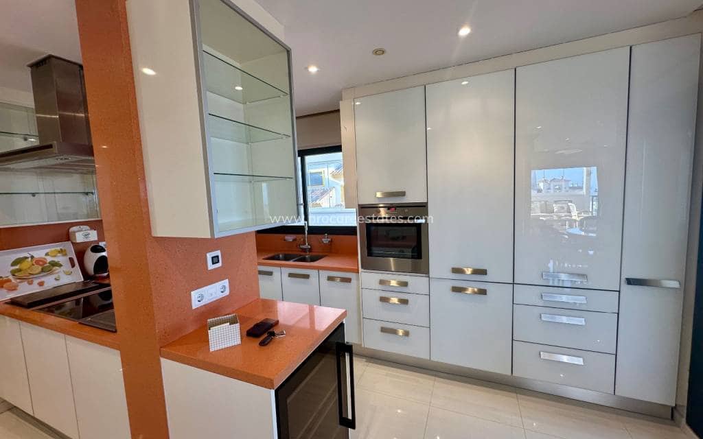 2 soverom Penthouse til salgs i Guardamar del Segura med svømmebasseng - € 470 000 (Ref: 9709074)