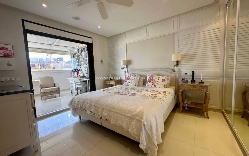 2 soverom Penthouse til salgs i Guardamar del Segura med svømmebasseng - € 470 000 (Ref: 9709074)