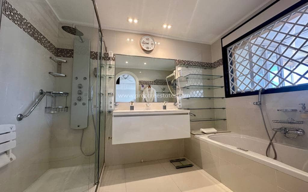 2 soverom Penthouse til salgs i Guardamar del Segura med svømmebasseng - € 470 000 (Ref: 9709074)