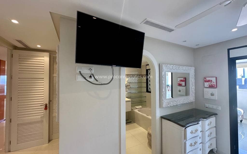 2 soverom Penthouse til salgs i Guardamar del Segura med svømmebasseng - € 470 000 (Ref: 9709074)