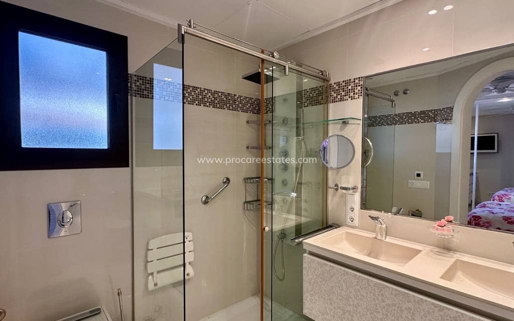 2 soverom Penthouse til salgs i Guardamar del Segura med svømmebasseng - € 470 000 (Ref: 9709074)