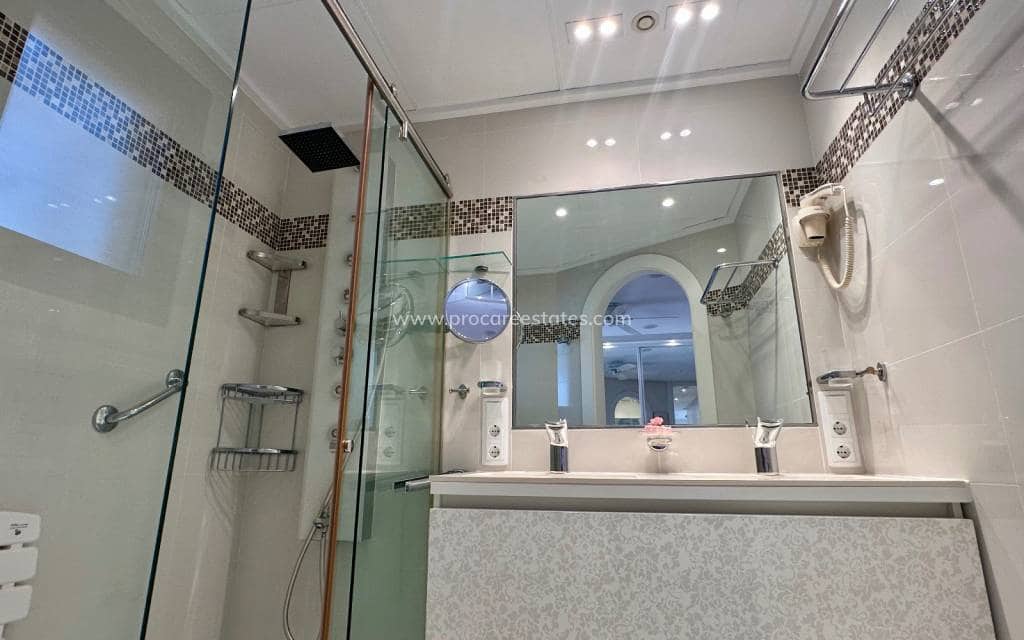 2 soverom Penthouse til salgs i Guardamar del Segura med svømmebasseng - € 470 000 (Ref: 9709074)