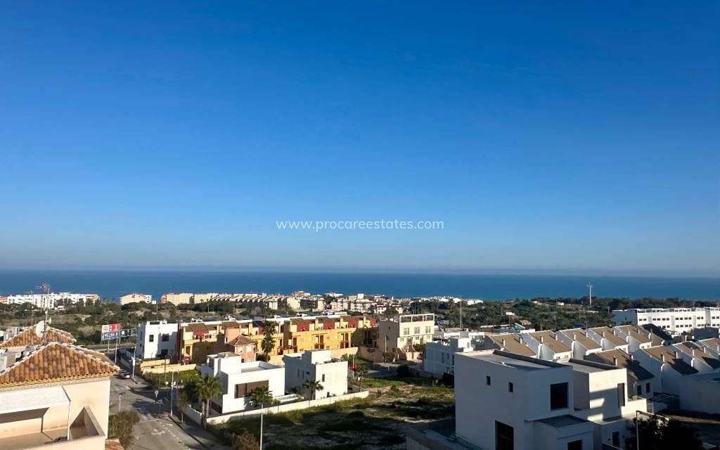 2 soverom Penthouse til salgs i Guardamar del Segura med svømmebasseng - € 470 000 (Ref: 9709074)