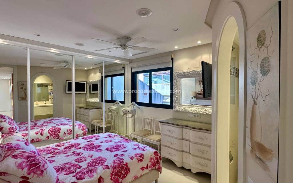 2 soverom Penthouse til salgs i Guardamar del Segura med svømmebasseng - € 470 000 (Ref: 9709074)