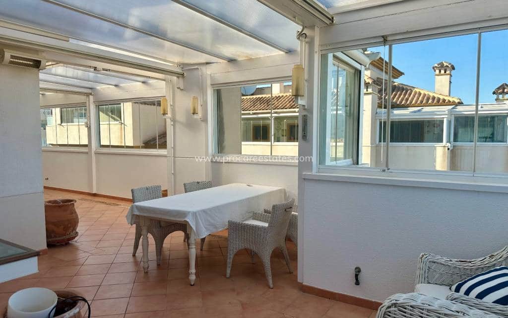 2 soverom Penthouse til salgs i Guardamar del Segura med svømmebasseng - € 470 000 (Ref: 9709074)