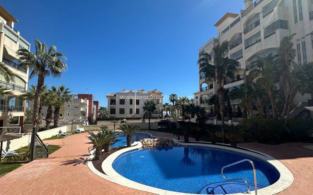 2 bedroom Penthouse for sale in Guardamar del Segura with pool - € 470,000 (Ref: 9709074)