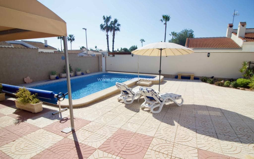 3 soveværelse Villa til salg i Ciudad Quesada med swimmingpool - € 425.000 (Ref: 9771827)