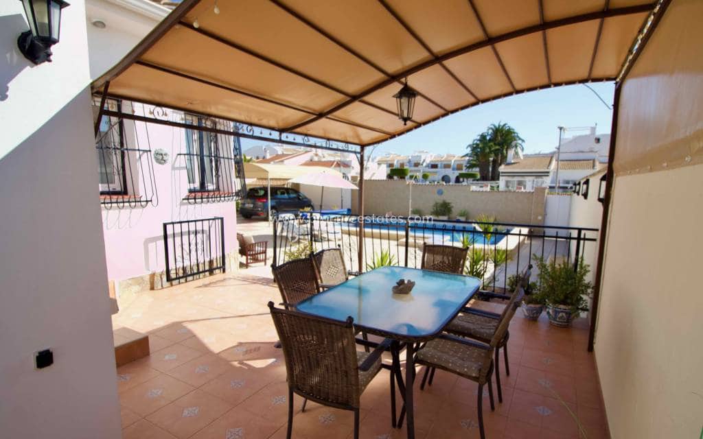 3 soveværelse Villa til salg i Ciudad Quesada med swimmingpool - € 425.000 (Ref: 9771827)