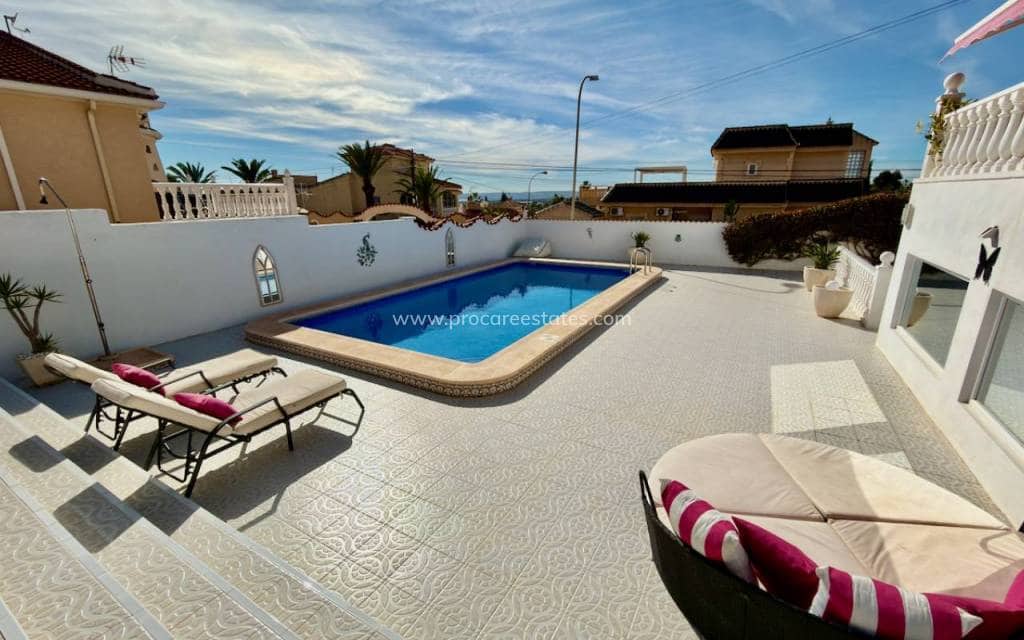 4 soveværelse Villa til salg i Ciudad Quesada med swimmingpool - € 495.000 (Ref: 9771828)