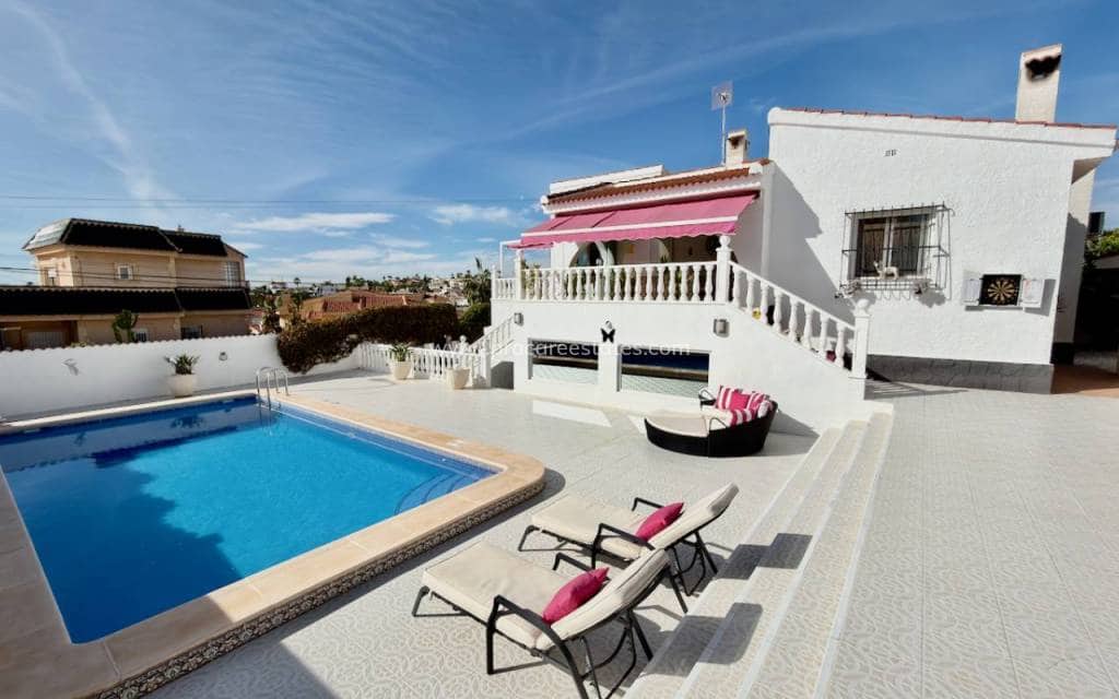 4 soveværelse Villa til salg i Ciudad Quesada med swimmingpool - € 495.000 (Ref: 9771828)