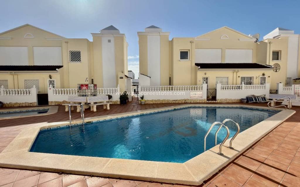 3 slaapkamer Villa te koop in Dona Pepa met zwembad - € 195.000 (Ref: 9778611)