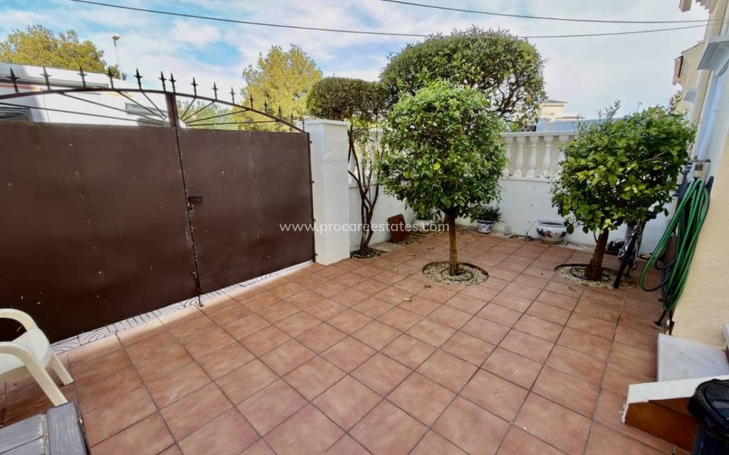 3 slaapkamer Villa te koop in Dona Pepa met zwembad - € 195.000 (Ref: 9778611)