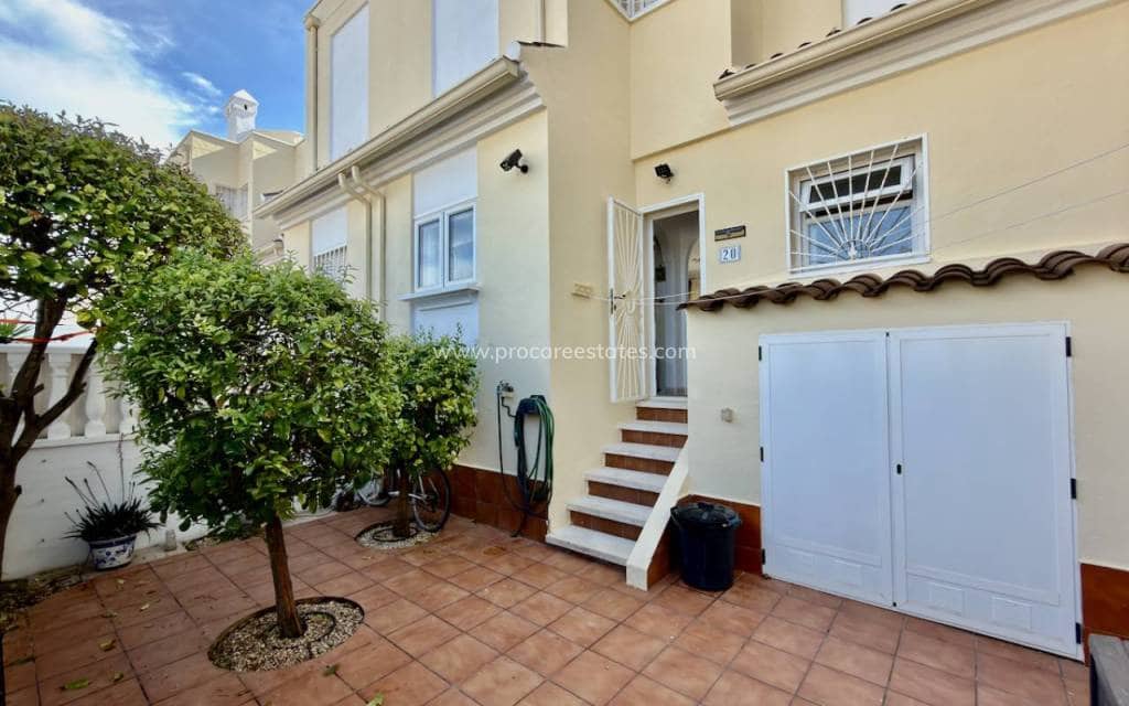 3 slaapkamer Villa te koop in Dona Pepa met zwembad - € 195.000 (Ref: 9778611)