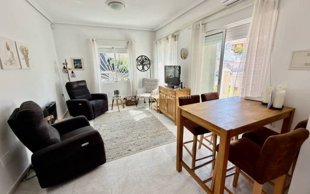 2 soveværelse Villa til salg i Ciudad Quesada med swimmingpool - € 235.000 (Ref: 9778616)