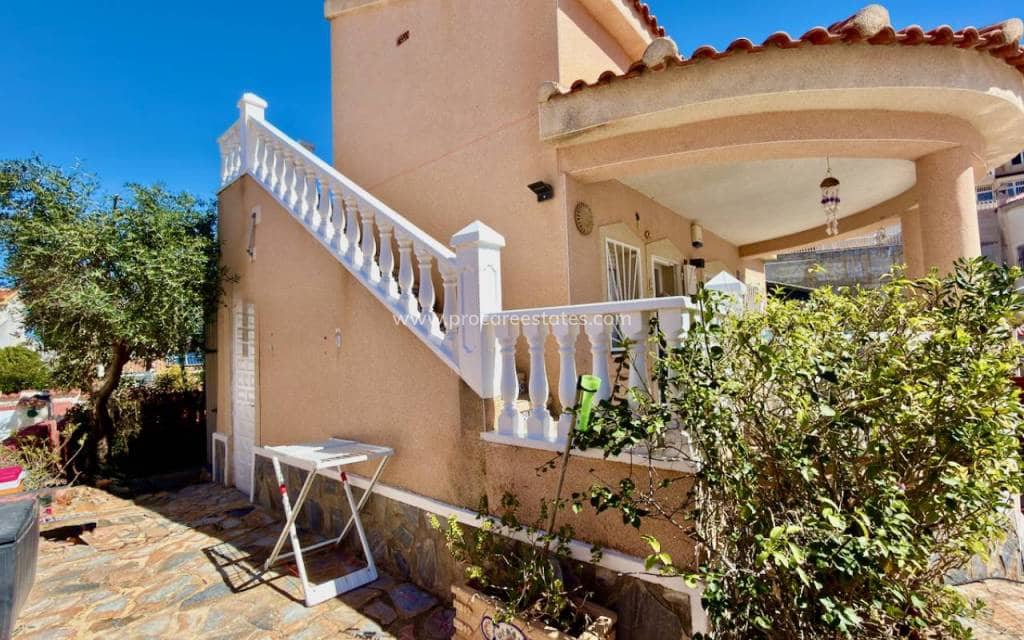 2 soveværelse Villa til salg i Ciudad Quesada med swimmingpool - € 235.000 (Ref: 9778616)