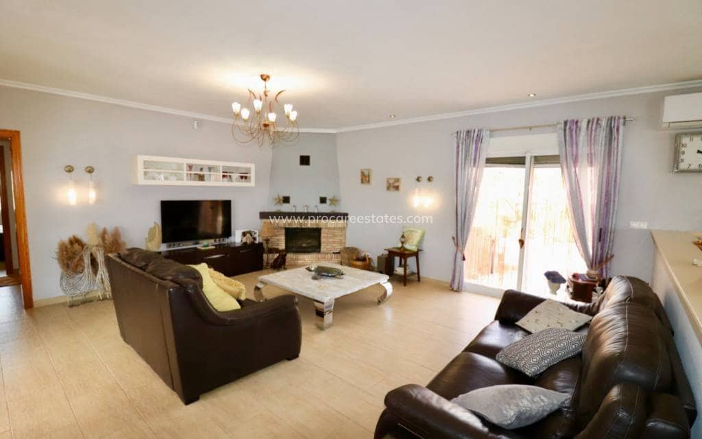4 soveværelse Finca/Landehus til salg i Albatera med swimmingpool garage - € 540.000 (Ref: 9818467)